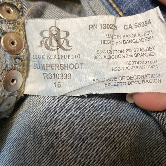 Rock & Republic Jean Short 16 - Picture 8 of 9